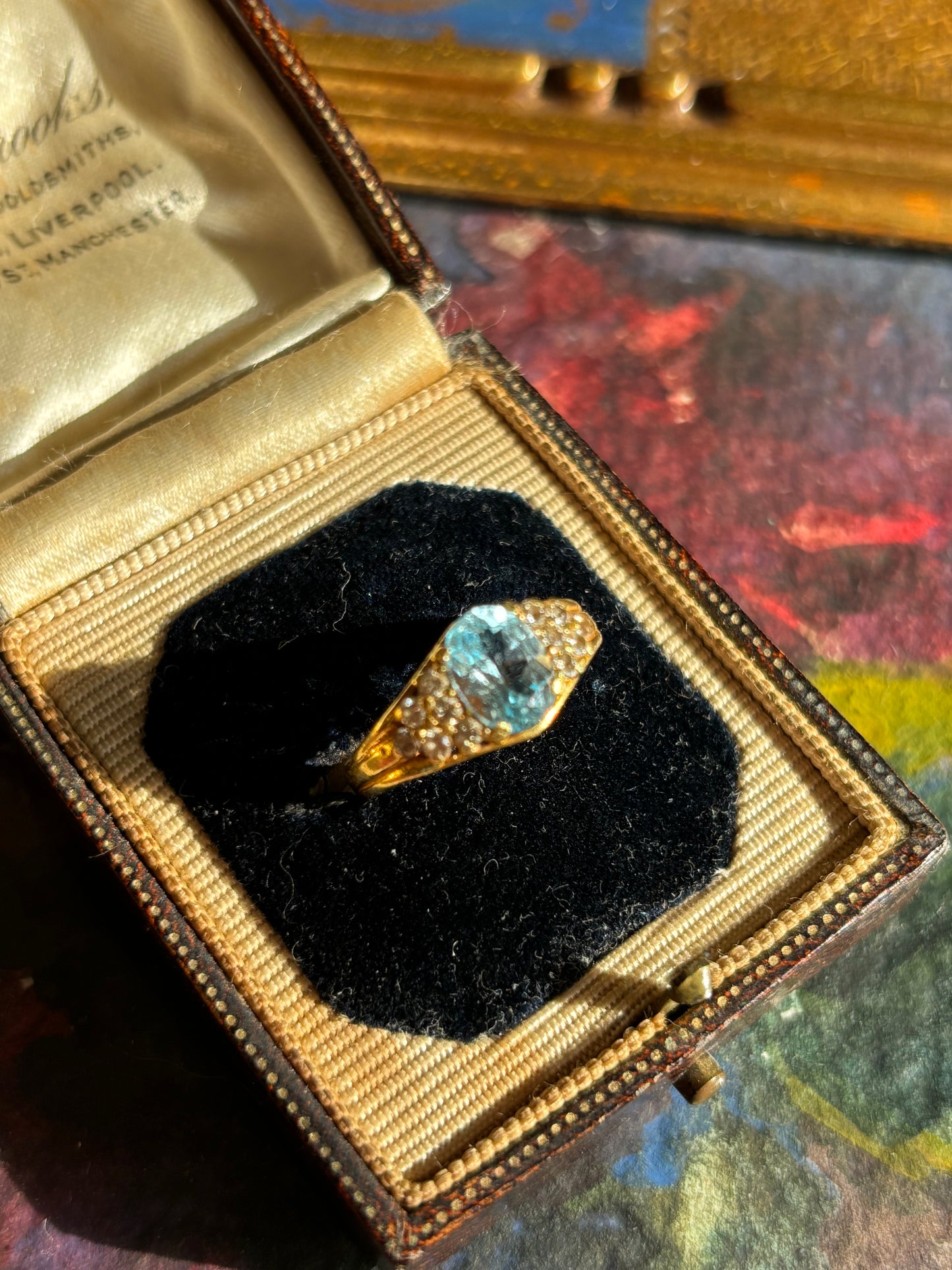 Natural Aquamarine and Diamond Vintage Ring in 18K Gold – A Timeless Expression of Grace