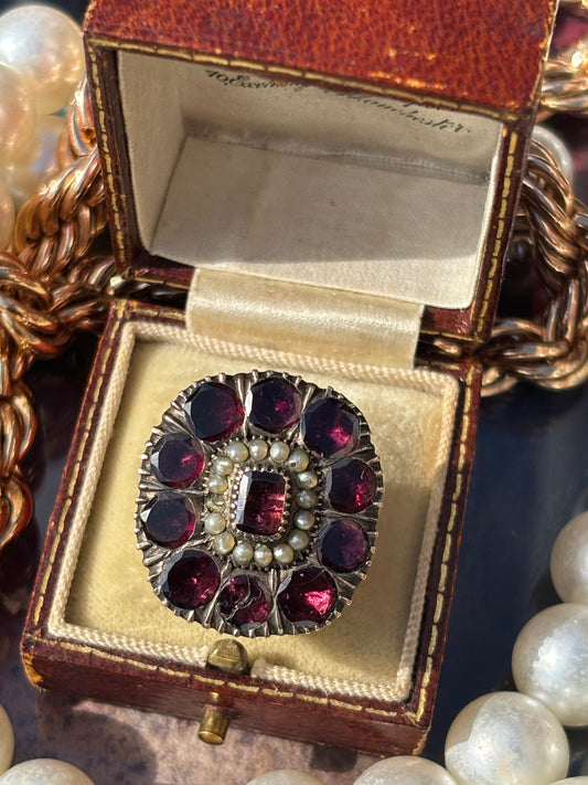 Transformed Garnet and Pearl Ring in 9K Gold – A Unique Blend of Vintage Charm
