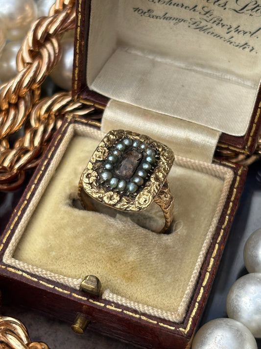 Vintage Seed Pearl Ring in 9K Gold – A Delicate Touch of Timeless Elegance