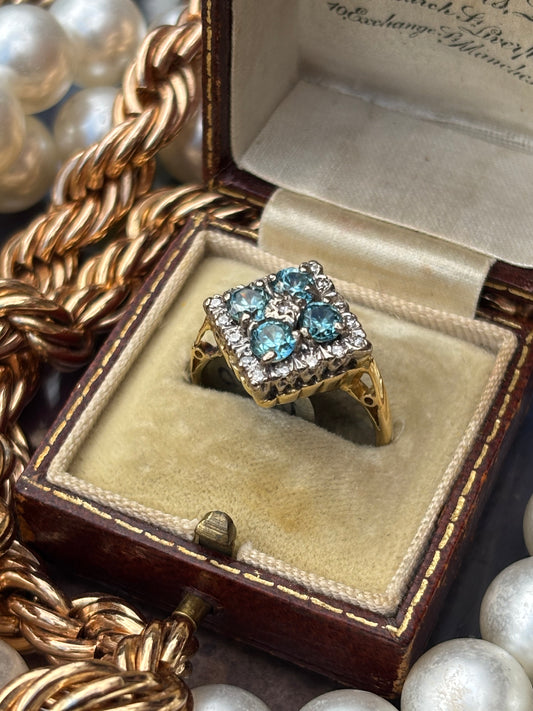 Vintage 18K Gold Blue Zircon and Diamond Ring – A Brilliant Expression of Timeless Elegance