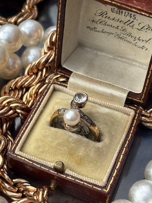 Vintage 18K Diamond and Pearl Ring – A Timeless Fusion of Elegance and Sparkle