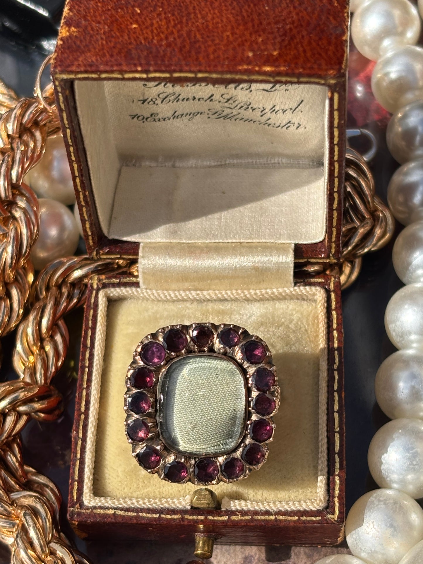 Vintage Amethyst Mourning Ring in 9K Gold – A Graceful Tribute to Love and Loss