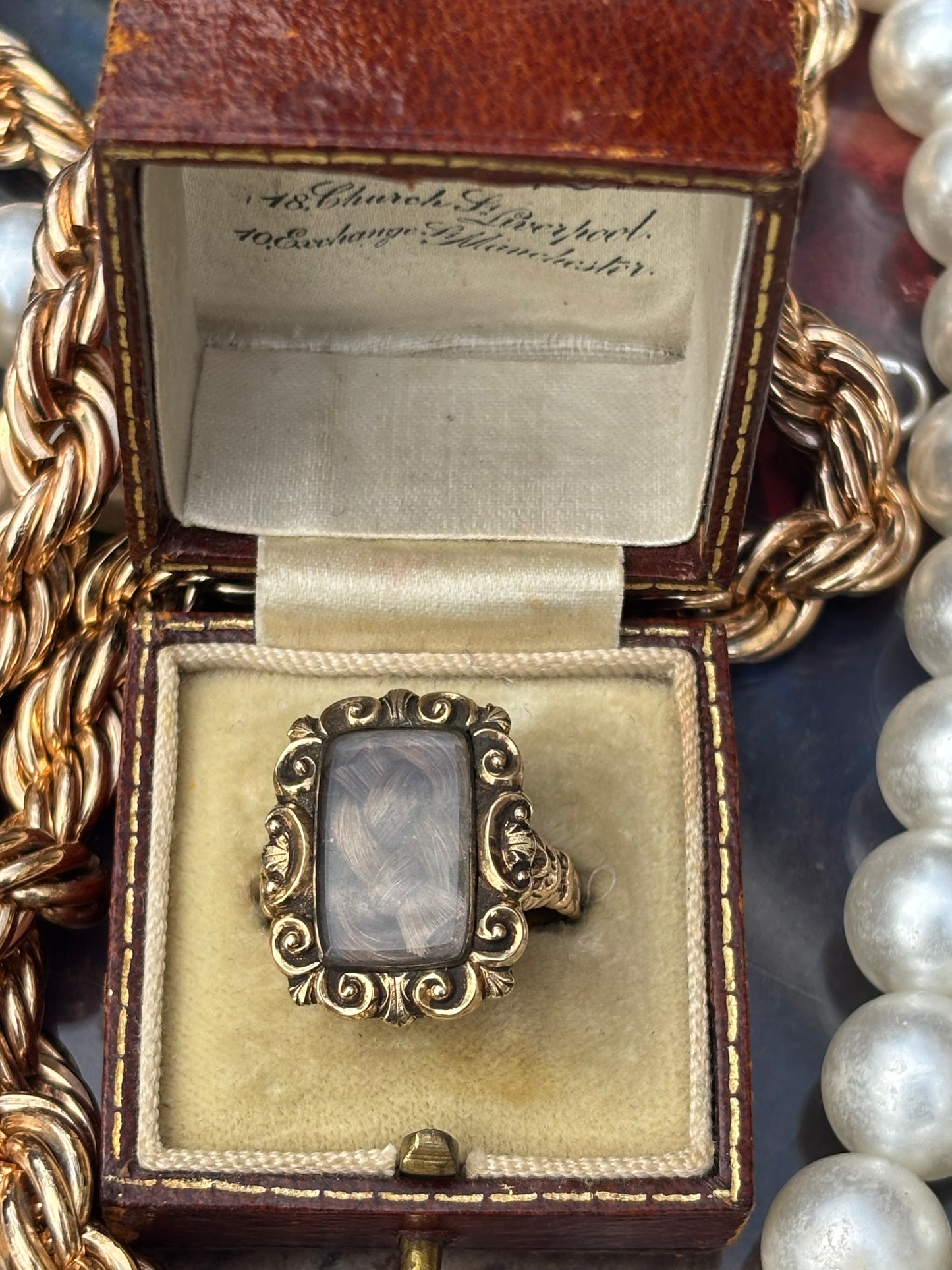 Vintage 9K Mourning Ring with Lock of Hair – A Sentimental Tribute of Love and Remembrance