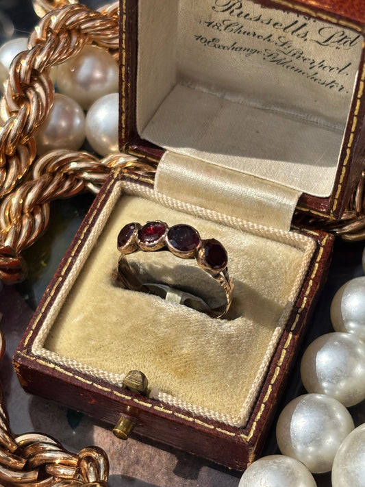 Stunning Vintage 9k Garnet and Gold Ring