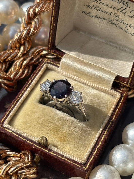Vintage 18K Gold Ring with Natural Purple Sapphire and Diamonds – A Rare and Regal Treasure