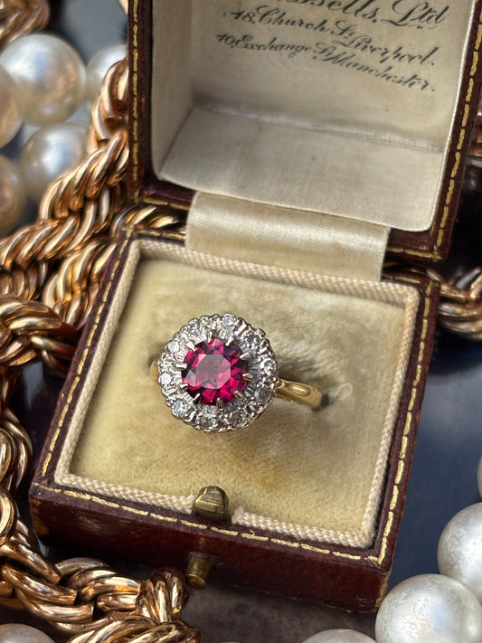 Vintage 18K Ruby-Light and Diamond Ring – A Radiant Fusion of Color and Elegance