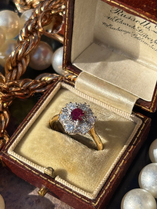 Vintage Ruby and Diamond Cluster Ring in 18K Gold – A Dazzling Statement of Elegance