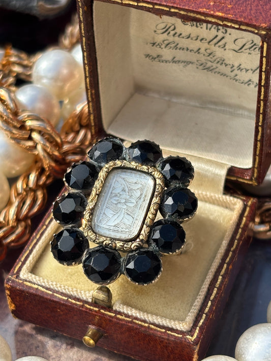 Black Jet and Carved Silver Mourning Ring in 9K Gold – A Rare Echo of Victorian Elegance