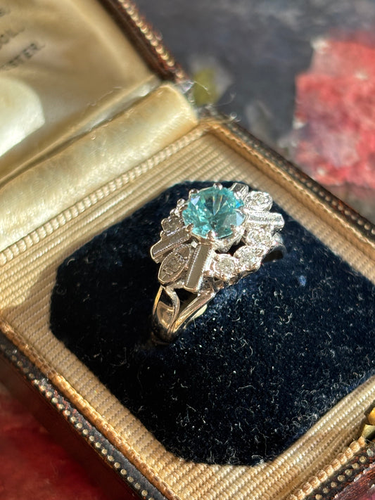 Vintage Blue Zircon and Diamond Ring in 18K Gold – A Brilliant Fusion of Color and Elegance