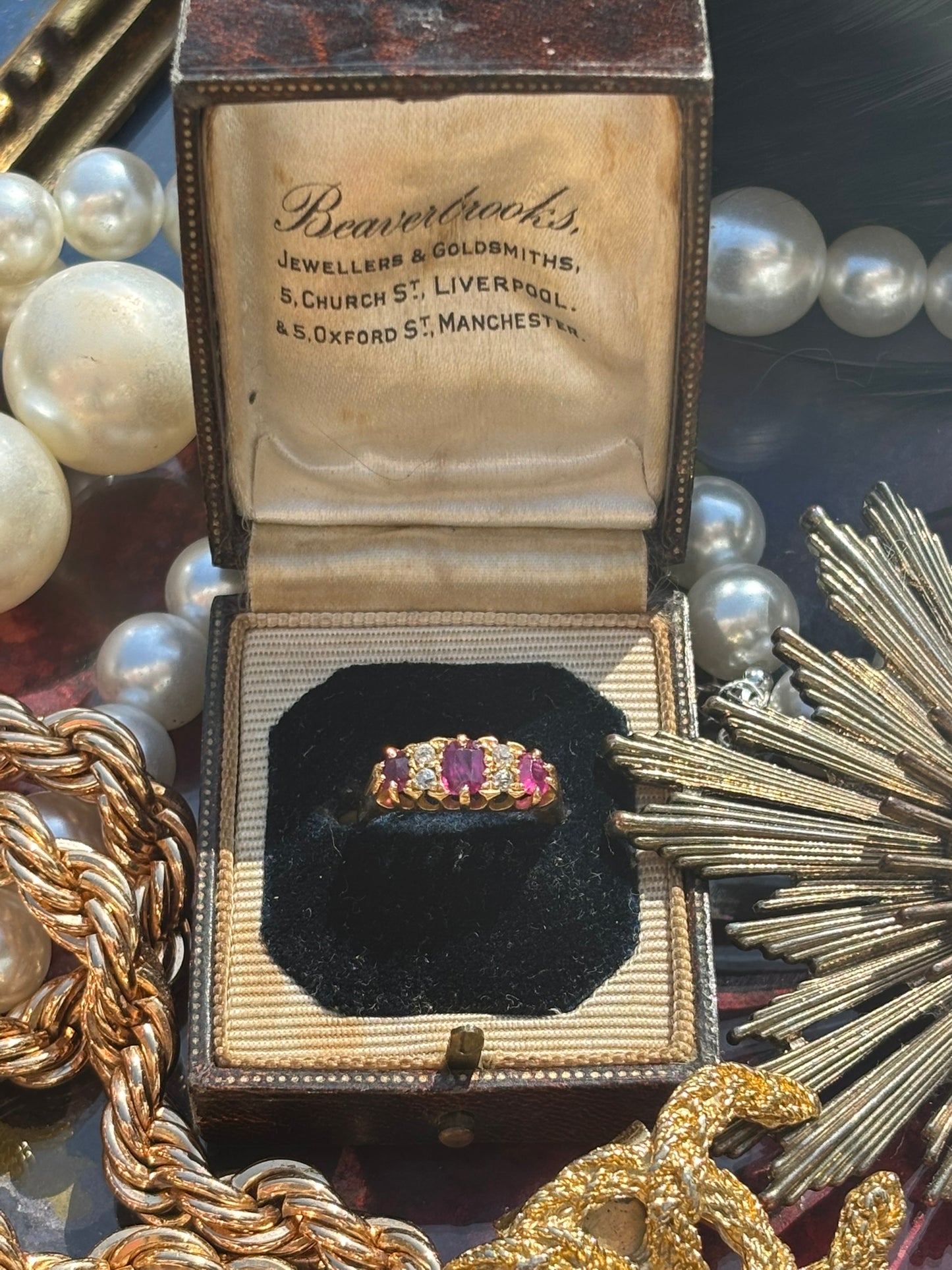 Vintage Ruby and Diamond Ring in 18K Gold – A Classic Expression of Elegance