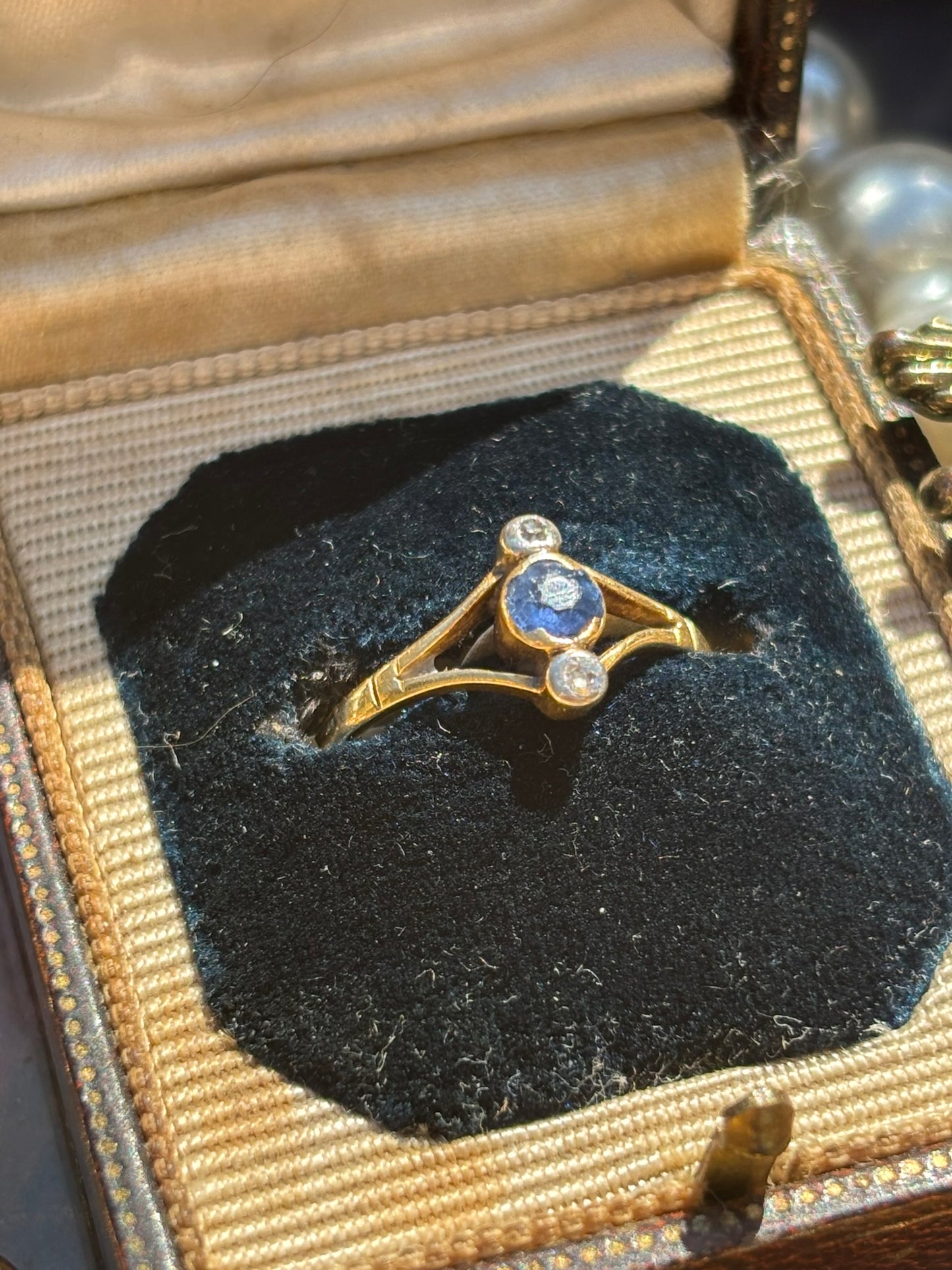 Stunning Vintage Sapphire & Diamond Ring, 18k Gold