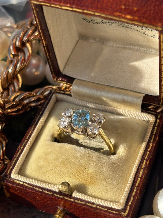 Vintage Blue Zircon and Diamond Ring in 18K Gold – A Brilliant Fusion of Color and Elegance