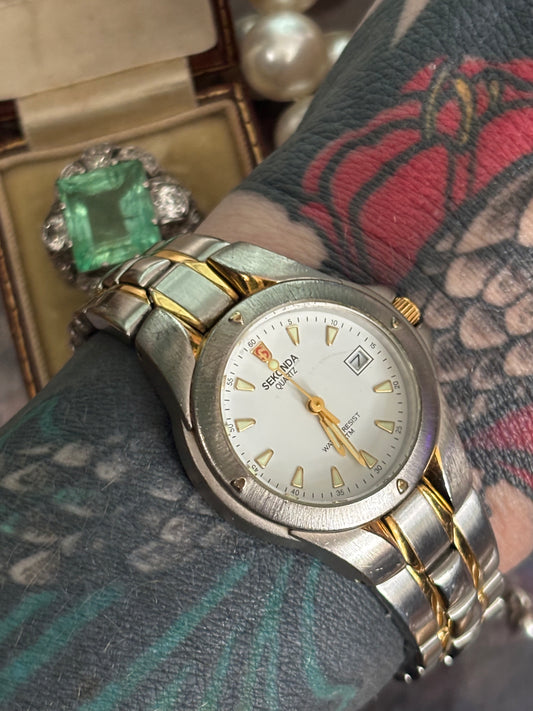 Sekondi Quartz Retro Ladies Watch