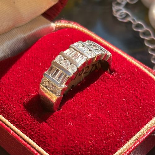 Retro Diamond Ring in 18ct White Gold