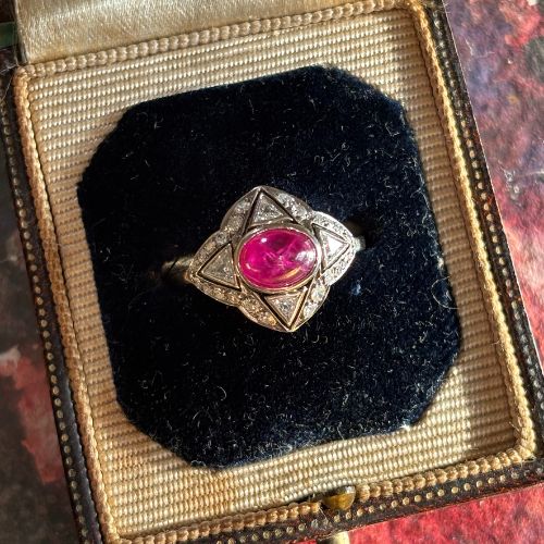Art Deco Star Ruby & Diamond Ring in 18ct Gold