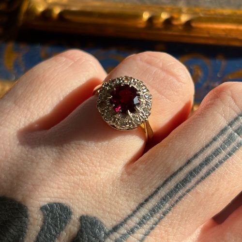 Vintage 18k Natural Almandine Garnet & Diamond Ring