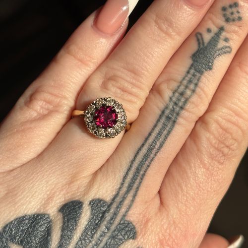 Vintage 18k Natural Almandine Garnet & Diamond Ring