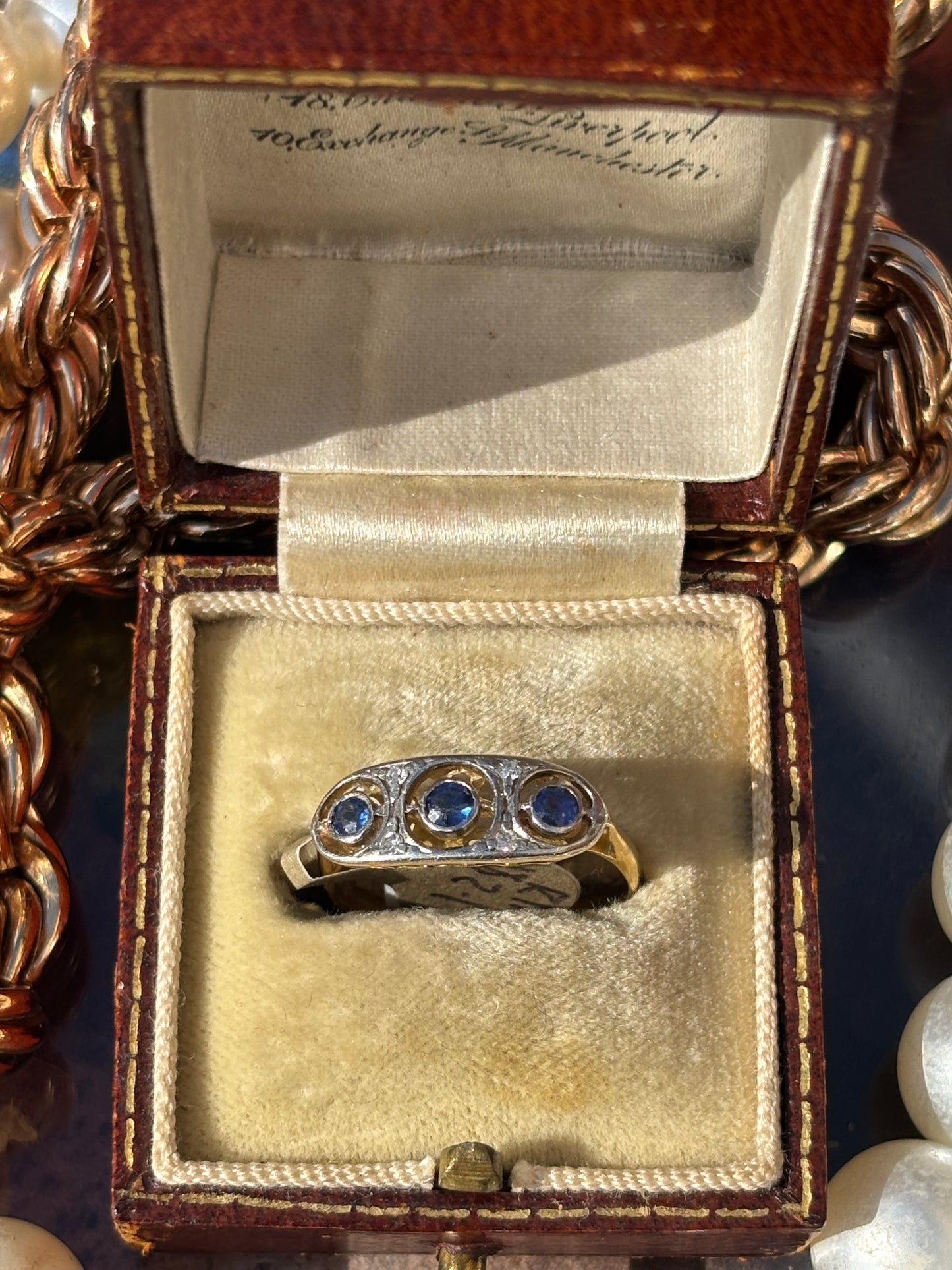 Art Deco Diamond and Sapphire Ring in 18K Gold & Platinum – A Timeless Vintage Masterpiece