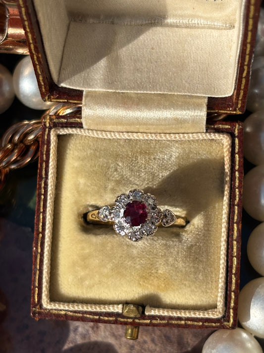 Vintage Ruby and Diamond Heart Ring in 18K Gold – A Timeless Symbol of Love