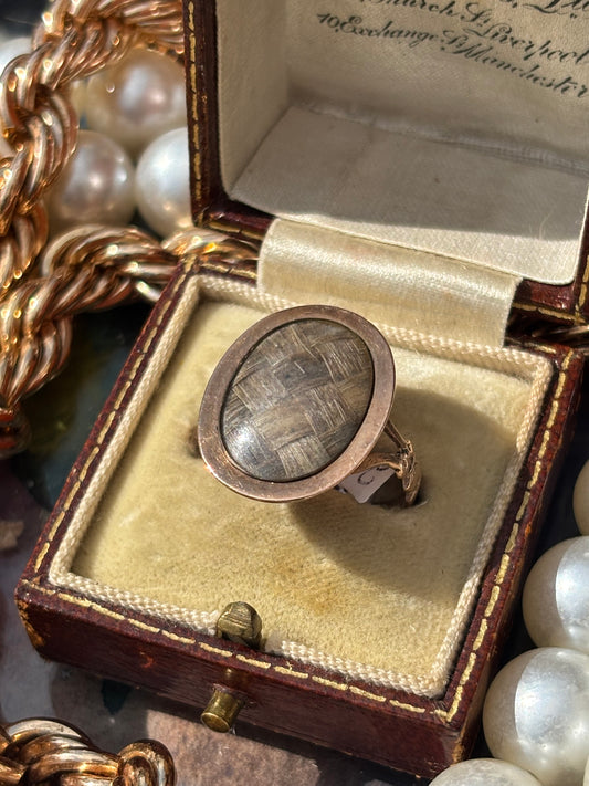 Mourning Ring, golden locks