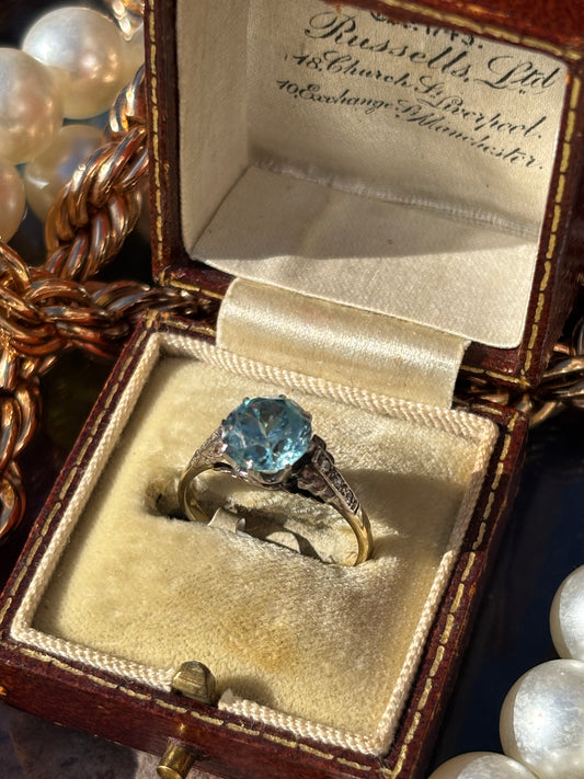 Vintage Blue Zircon and Diamond Ring in 18K Gold – A Brilliant Fusion of Color and Elegance