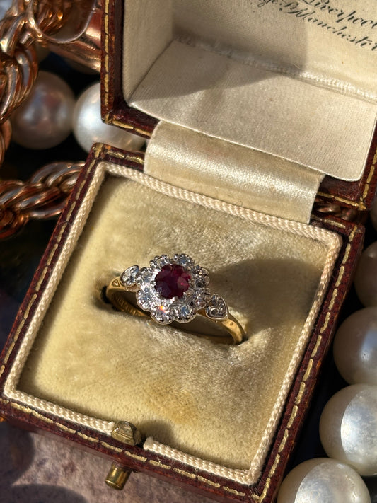 Vintage Ruby and Diamond Heart Ring in 18K Gold – A Timeless Symbol of Love