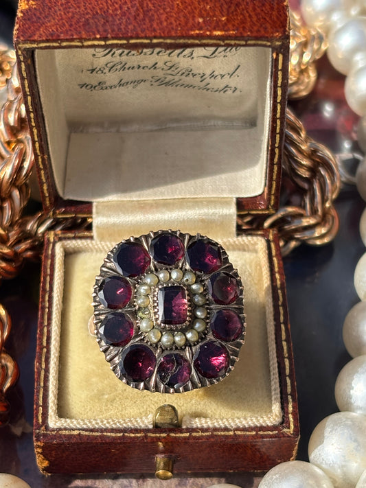 Transformed Garnet and Pearl Ring in 9K Gold – A Unique Blend of Vintage Charm