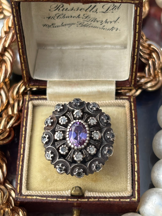 Amethyst and Diamond Ring in 9K Gold – A Graceful Blend of Color and Light