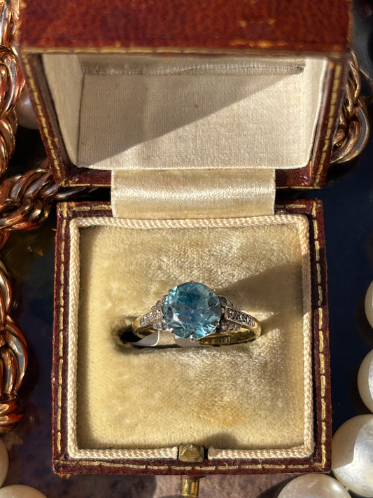 Vintage Blue Zircon and Diamond Ring in 18K Gold – A Brilliant Fusion of Color and Elegance