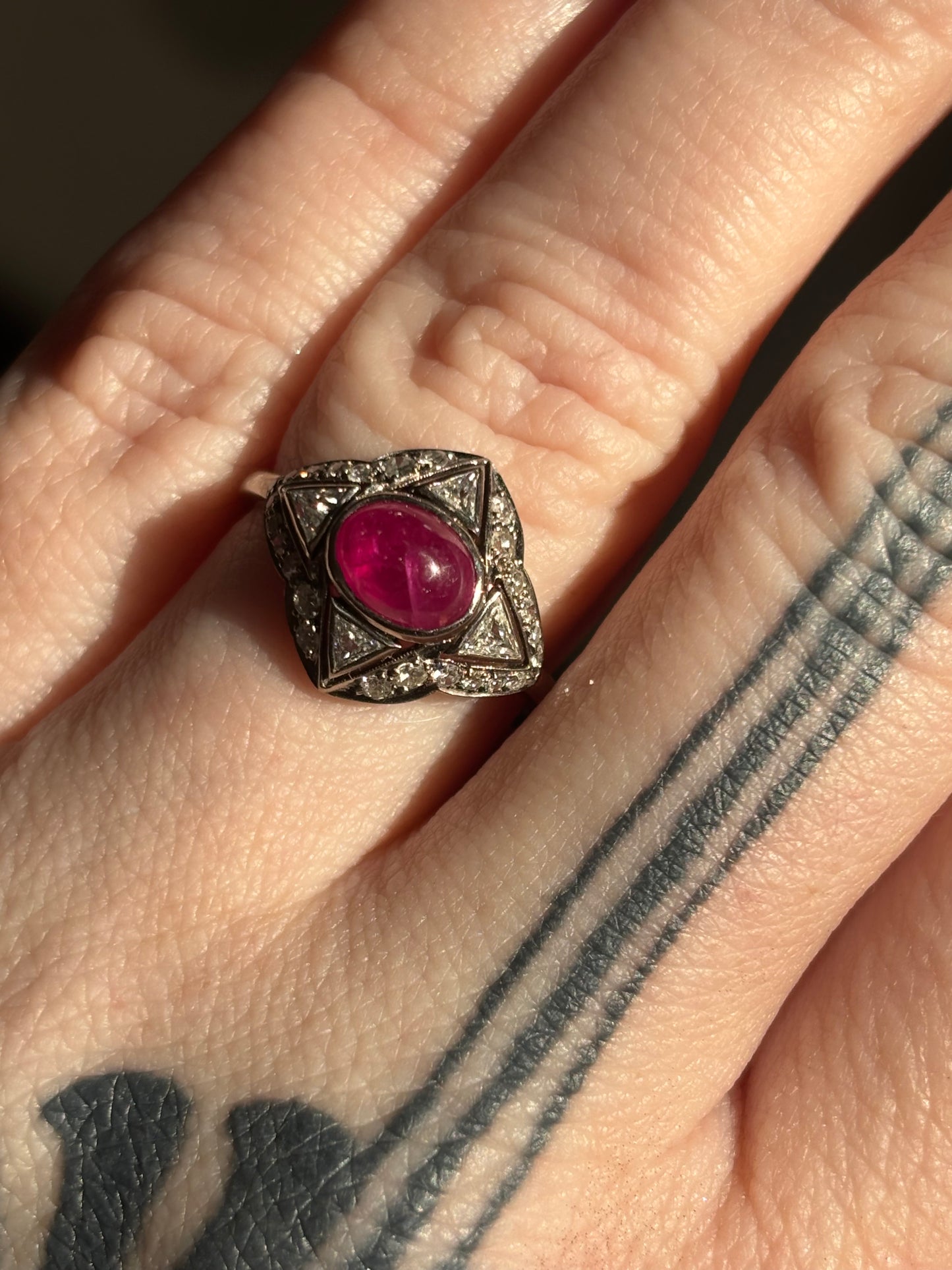 Art Deco Star Ruby & Diamond Ring in 18ct Gold