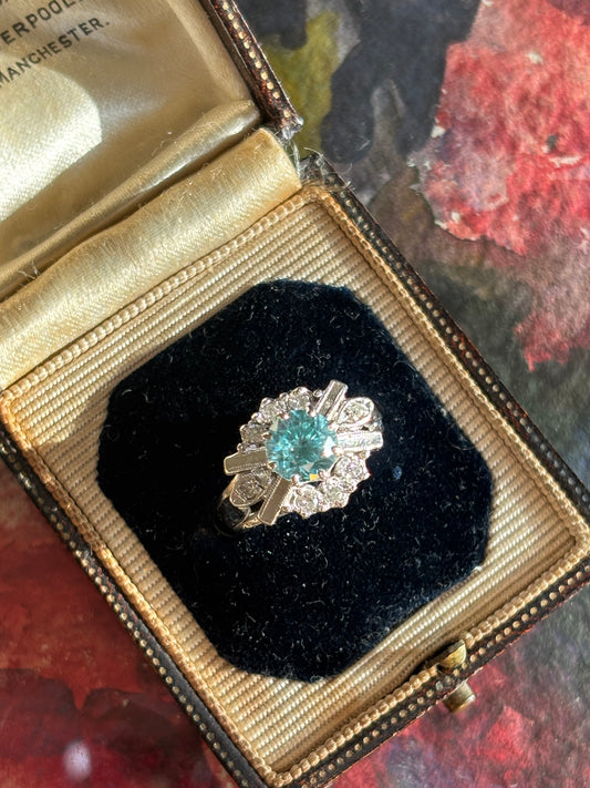 Vintage Blue Zircon and Diamond Ring in 18K Gold – A Brilliant Fusion of Color and Elegance