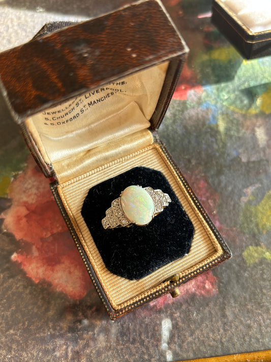 Radiant Vintage Australian Opal & Diamond Ring in 18K Gold – A Play of Light and Color
