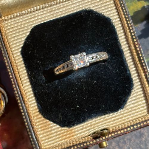 90's Retro Diamond Ring